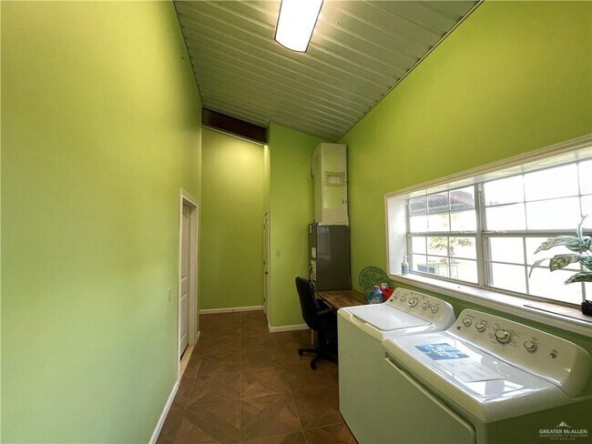 Foto del edificio - 9 Parker Rd