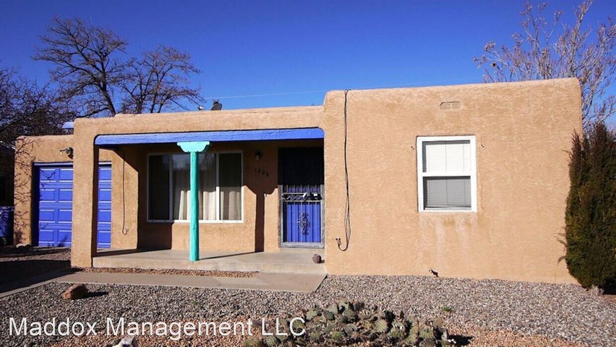 1305 Hermosa Dr SE, Albuquerque, NM 87108