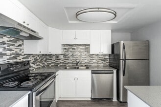 Building Photo - River View Apartments