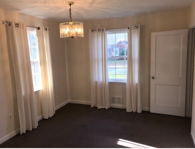 Diningroom - 385 McMull Dr