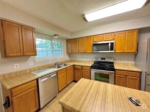 Building Photo - 15734 Castorglen Dr