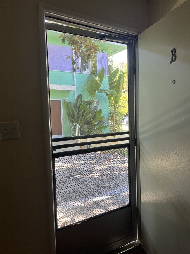 Puerta principal - 3171 S Barrington Ave