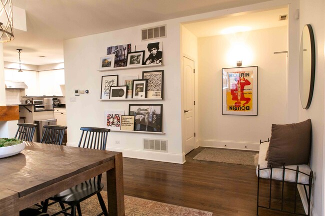 Foto del edificio - 1547 N Leavitt St