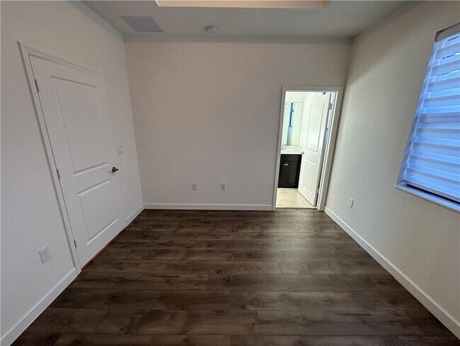 Foto del edificio - Northeast 208th Terrace, Miami, FL 33179 - 3 BR 3 BA townhouse