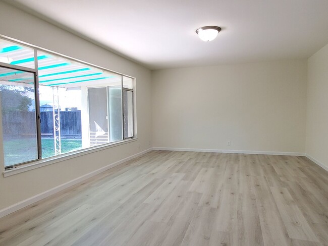 Foto del edificio - Beautifully Remodeled Single Family Home, ...