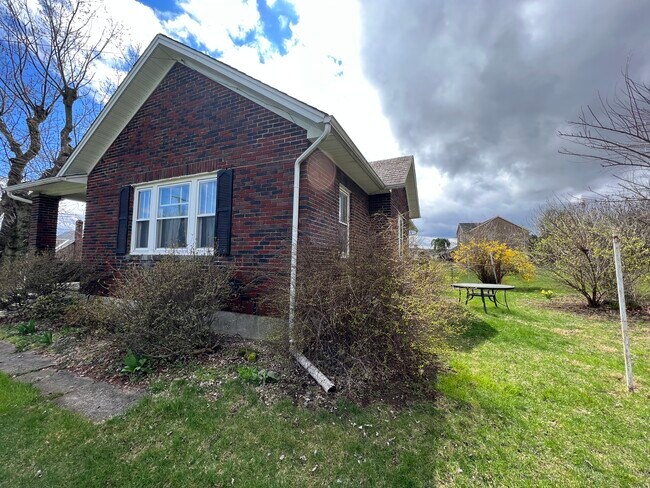 Building Photo - 6098 W Main Blvd