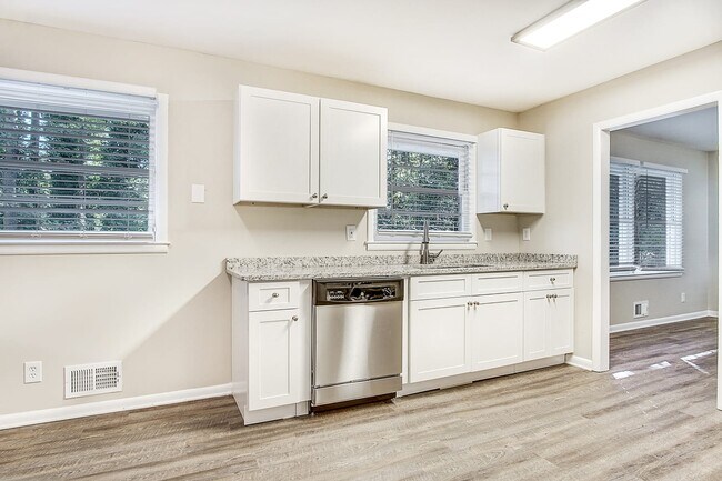 Building Photo - 2202 Troutdale Drive