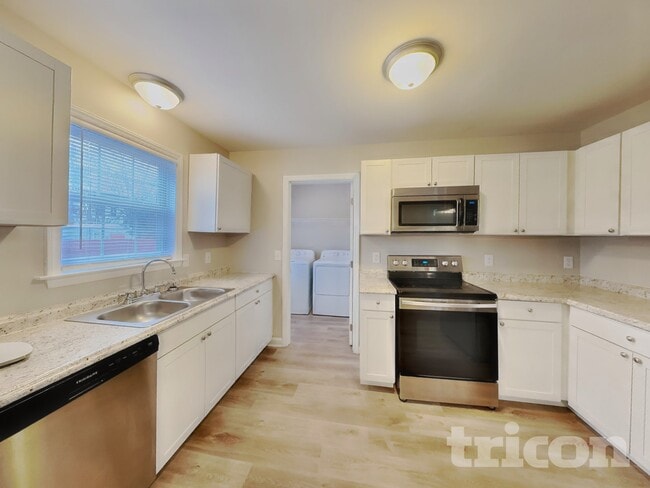 Building Photo - 112 Glengariff Ln