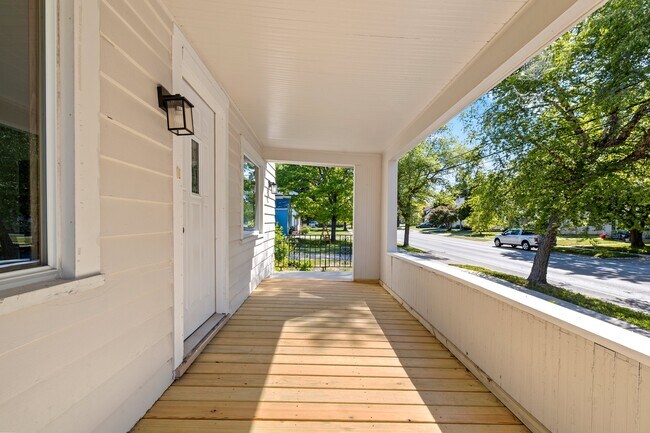 Foto del edificio - 749 Appleton Rd