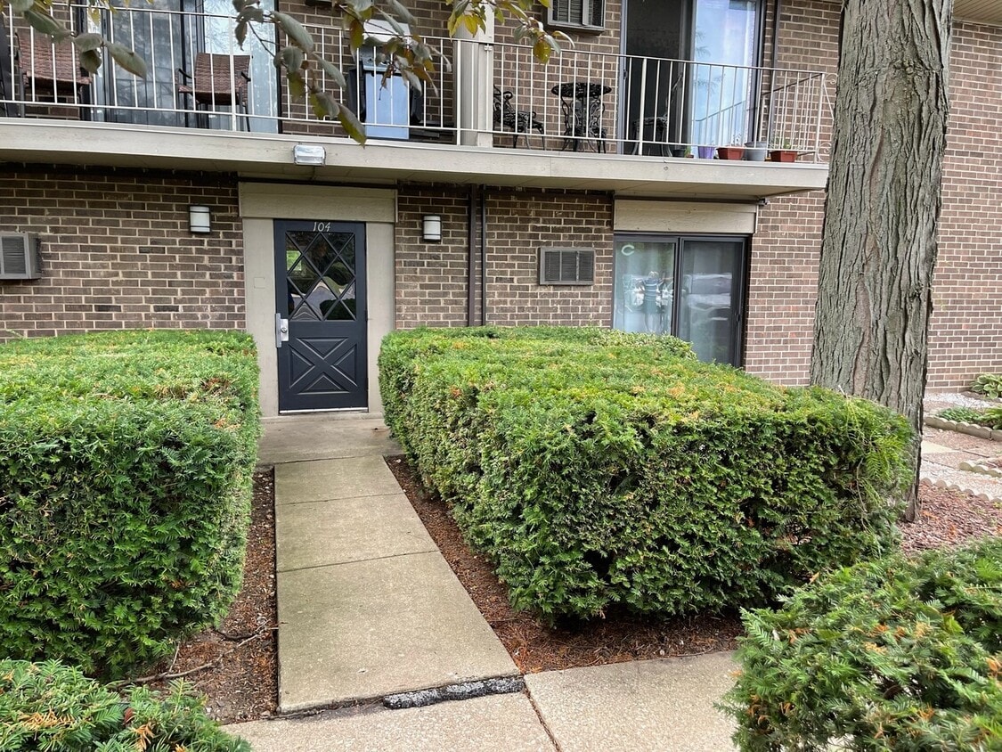 Primary Photo - 104 E Bailey Rd