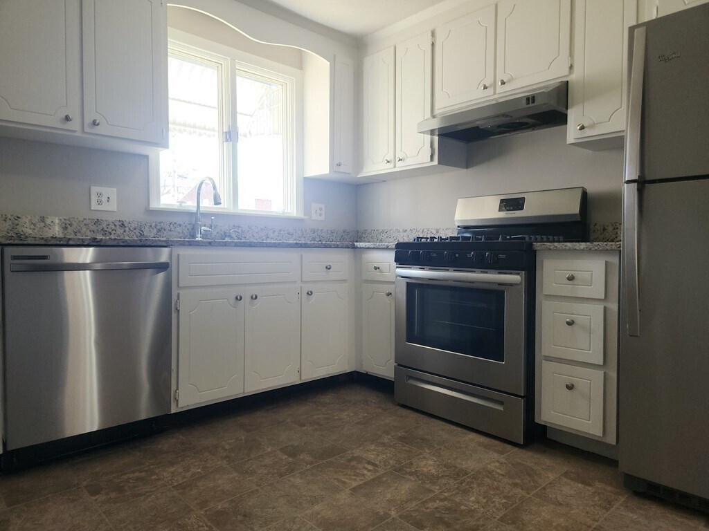Primary Photo - 3 Blakely Cir