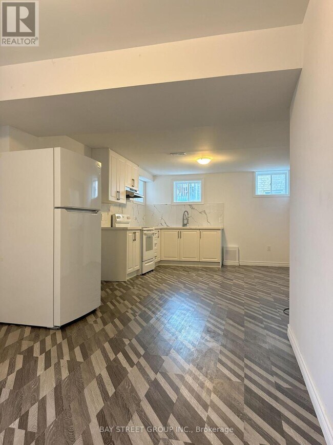 71 Strathgreen Ln, ON L4P 2E7 House for Rent in