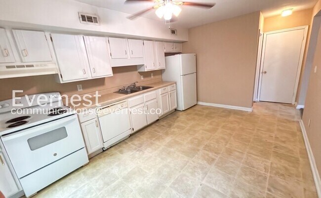 Building Photo - 716 Marley Way