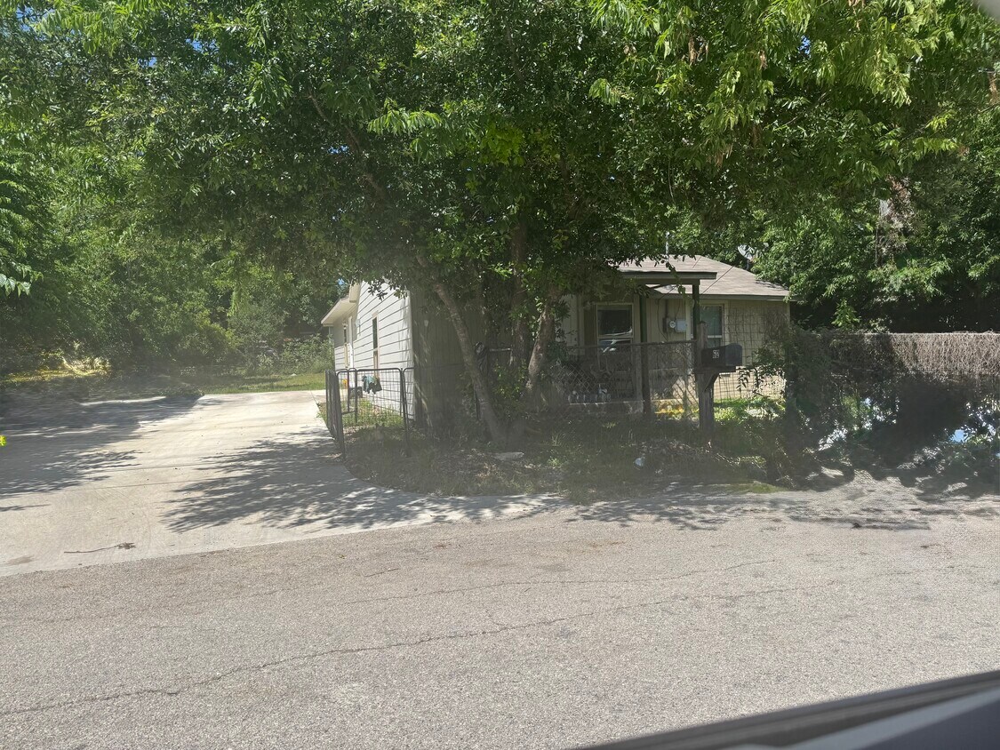 Primary Photo - 612 E 3rd Ave