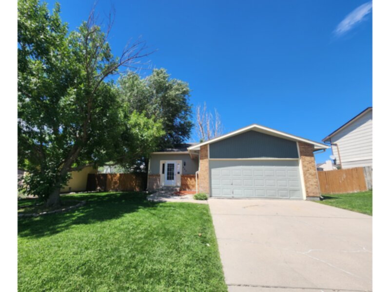 Primary Photo - Beautiful split level home in Fountain