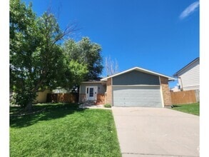 Building Photo - 982 Daffodil St
