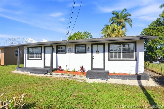 Building Photo - 270 SW 10th Ave