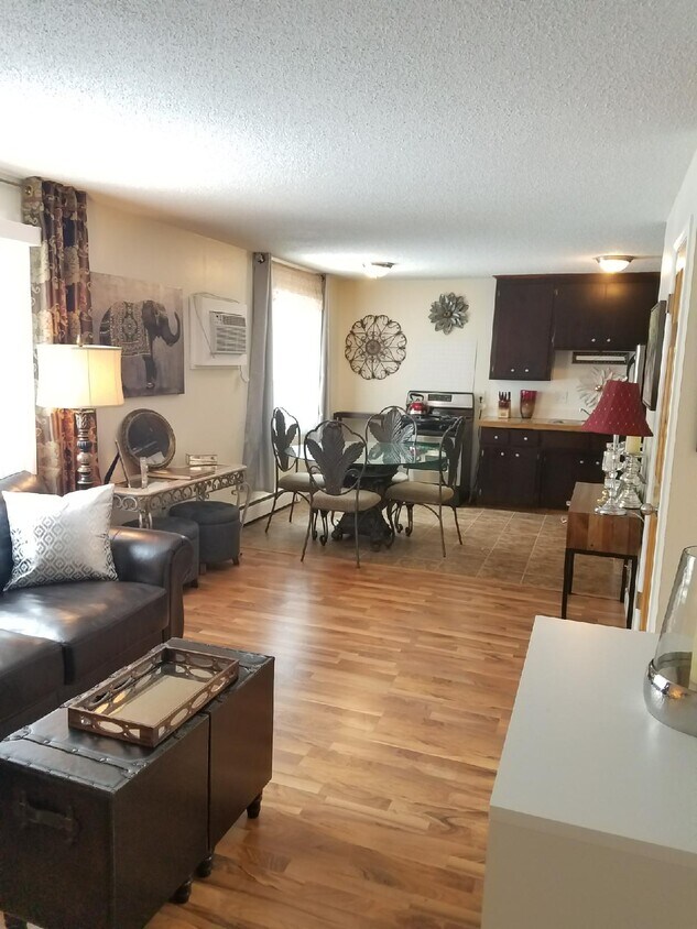 Foto principal - 6035 Main St NE