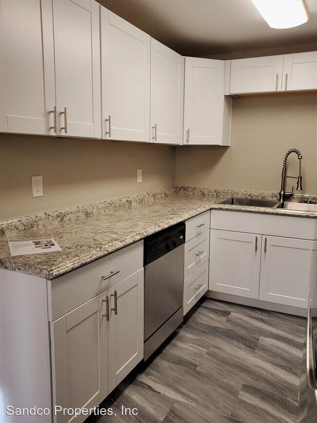 Foto del edificio - 8240-8240 59th Ave E