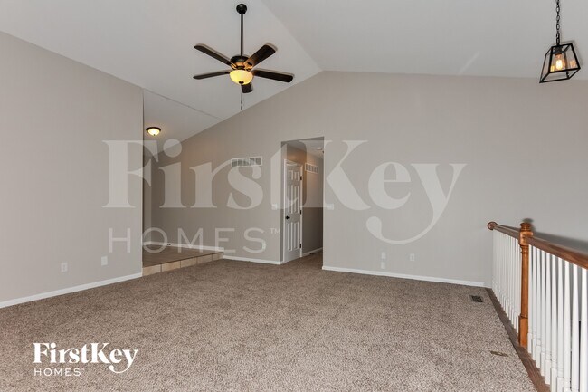Foto del edificio - 212 Royallmanor Ln