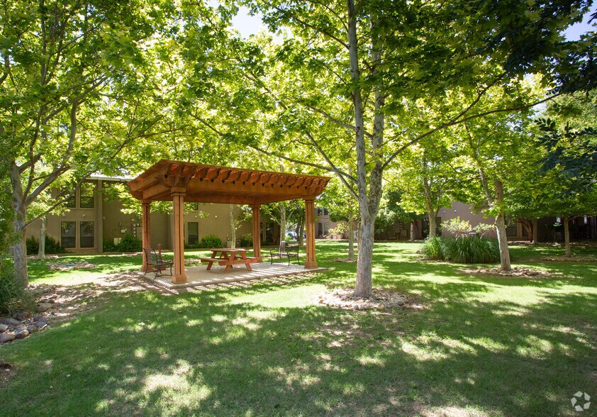 Deerfield Village Apartments