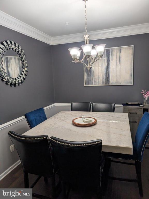 Foto del edificio - 43174 Luttrell Sq