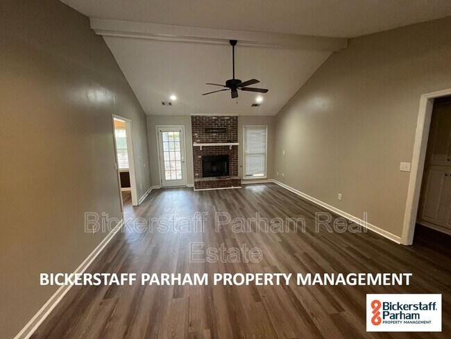 Foto del edificio - 7991 Big Creek Ct