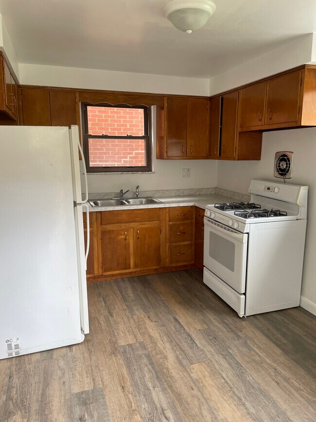 Cocina con estufa - 799 Greenfield Ave