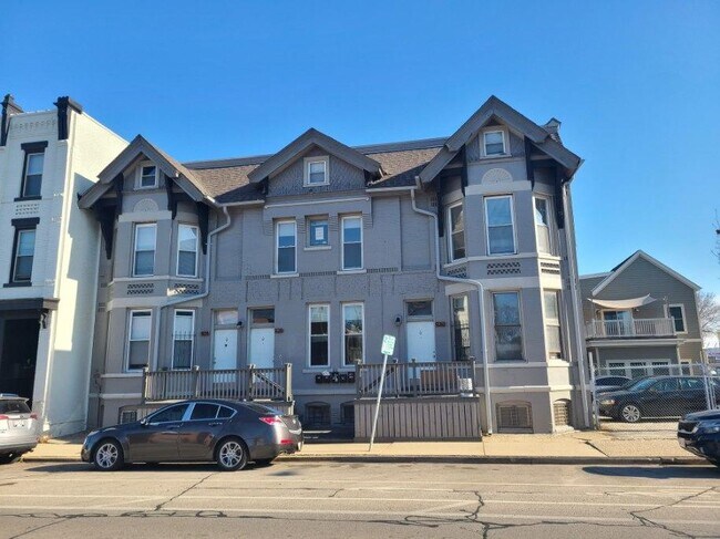 Building Photo - 926 S 2nd St