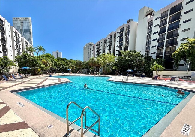 Building Photo - 16909 N Bay Rd