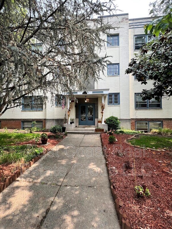 2 Broadway Unit 8, Hagerstown, MD 21740 Condo for Rent in Hagerstown