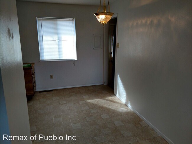 Building Photo - 5 br, 2 bath House - 2711 VINEWOOD LN
