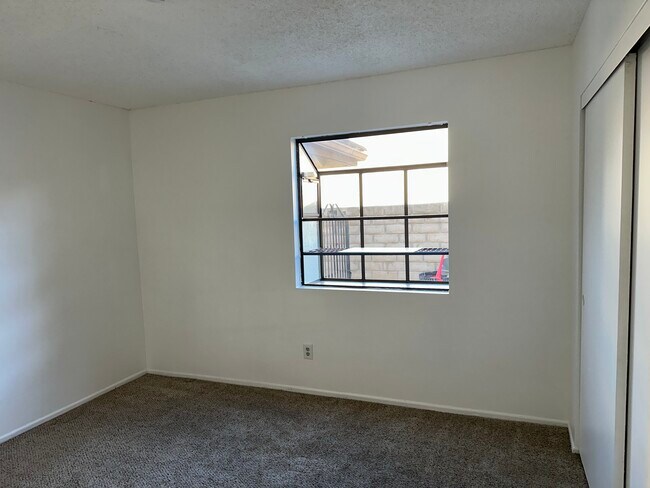 Foto del edificio - 10438 Cozycroft Ave