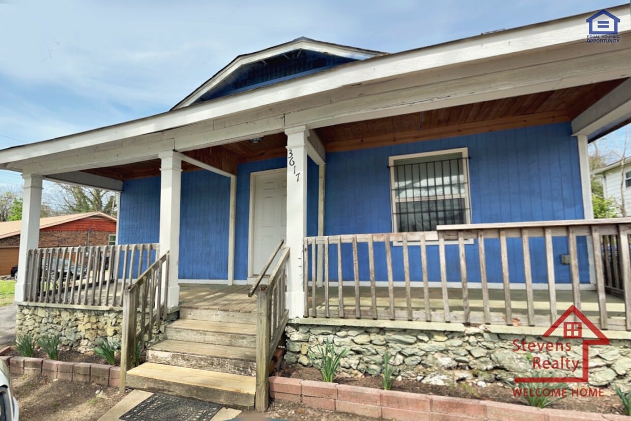 Primary Photo - 3617 Rogers Rd
