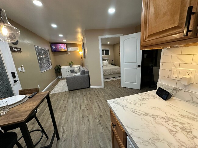 Foto del edificio - 1641 Juniper Ave