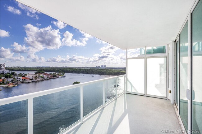 Foto del edificio - 400 Sunny Isles Blvd