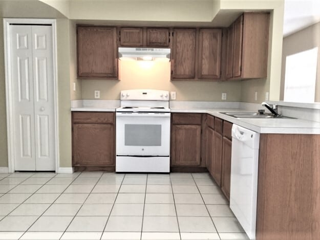 Foto del edificio - 1054 Royal Oaks Dr