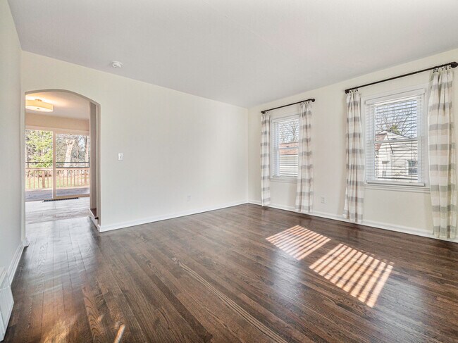 Photo - 641 Dellwood Dr House