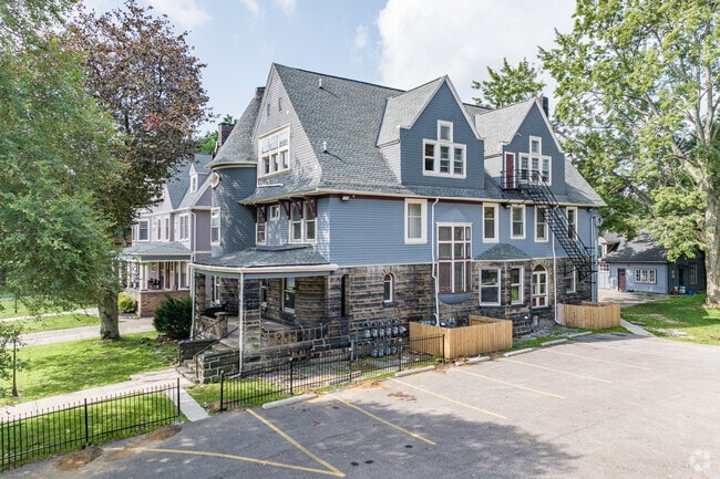 Front Entrance and Parking - 1848 E 89th St