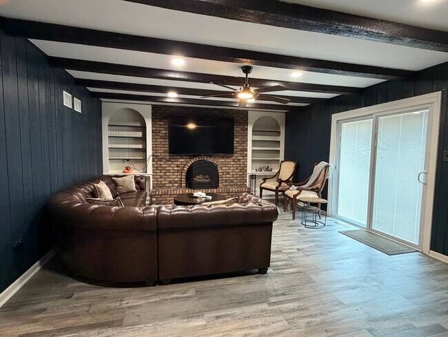 Foto del edificio - 15558 Larkspur Ln