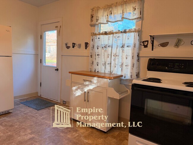 Foto del edificio - 537 NE Winchester St