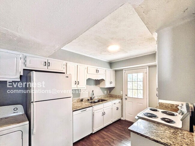 Building Photo - Spacious 3-Bedroom Home with Modern Amenit...