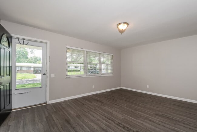 Building Photo - 2325 Flamingo Dr