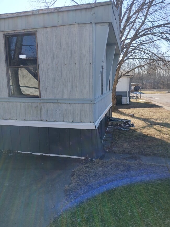 Building Photo - 710 Mill St