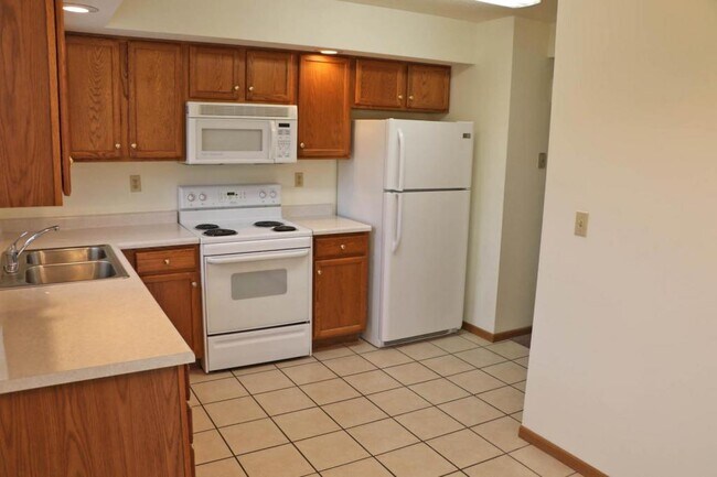 Building Photo - 32 Brook Run Ct