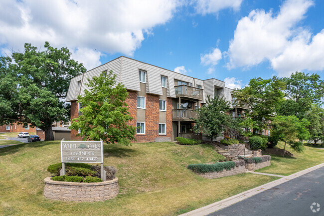 Building Photo - White Oaks Apartments