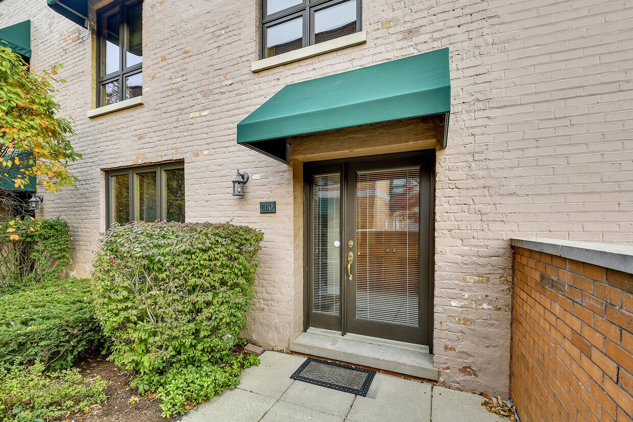 Primary Photo - 680 Vernon Ave