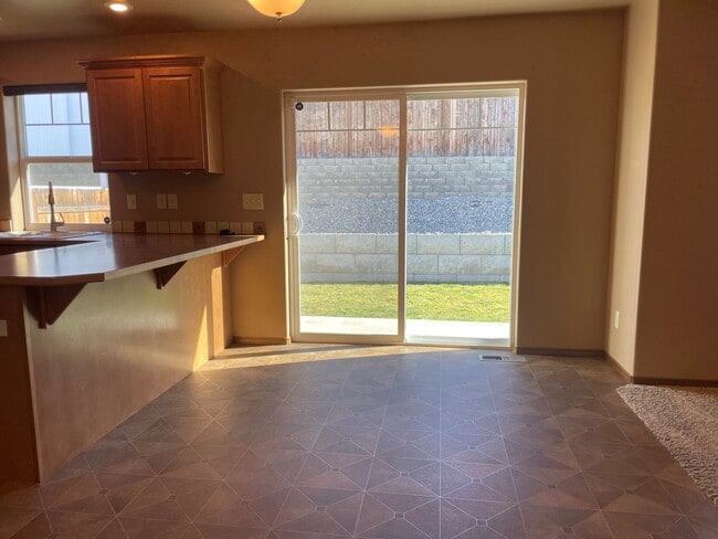 Building Photo - 907 Fawn Cir