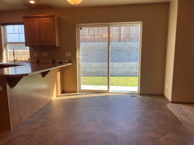 Foto del edificio - 907 Fawn Cir