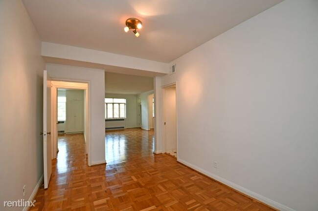 Building Photo - 1 br, 1 bath Condo - 2374 Madison Road